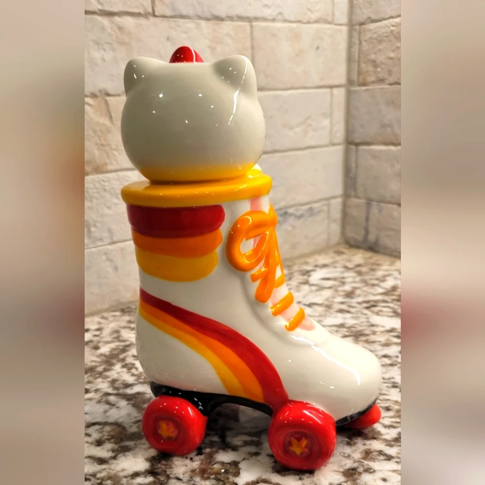 NEW Limited Clayworks Hello Kitty Roller Derby Figurine - Picture 3 of 5